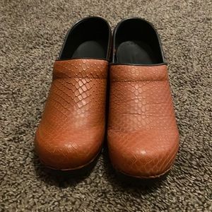 Sanita Orange-y Brown Leather Closed Back Clogs Comfort Shoes Women's Size EU 3